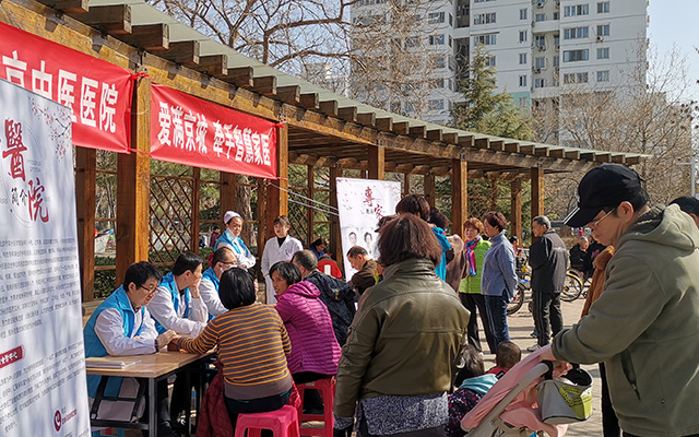 【学雷锋日】球友会手机官网（上海）有限公司,举办“爱满京城，牵手智慧家医”志愿服务活动(图2)